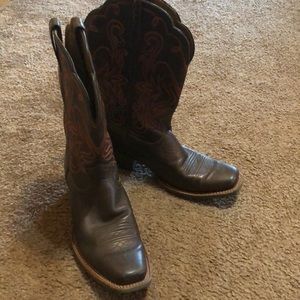 Ariat women’s cowgirl boots